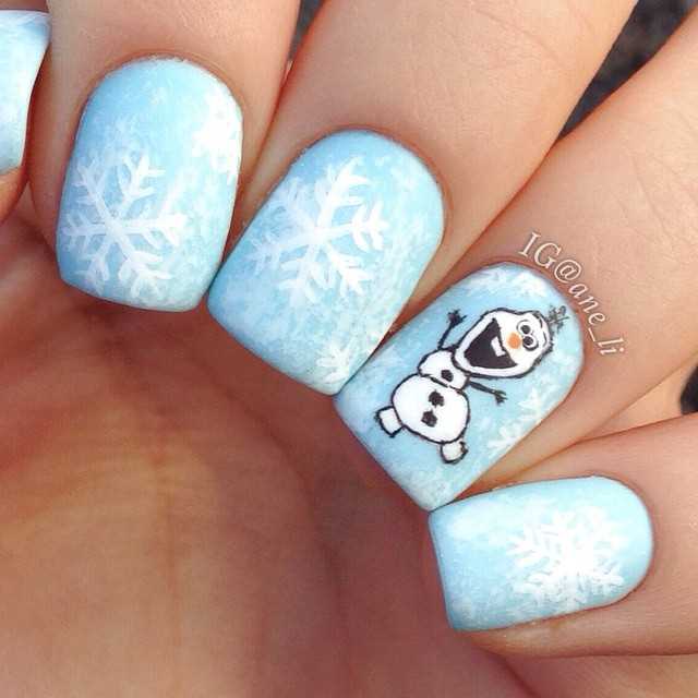 Модные тенденции в новогоднем маникюре на ногтях детей