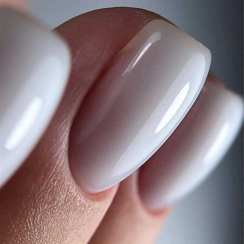 Выбор между перламутровым и глянцевым эффектом лака - какова роль каждого в создании идеального вида ногтей? Перламутровый или глянцевый: какой эффект лака придает ногтям идеальный вид?