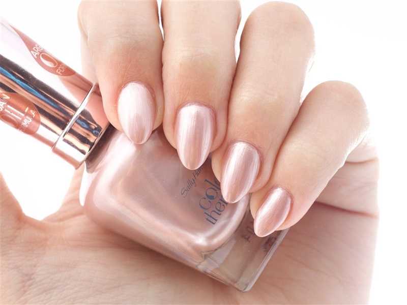 Нанесение перламутрового лака