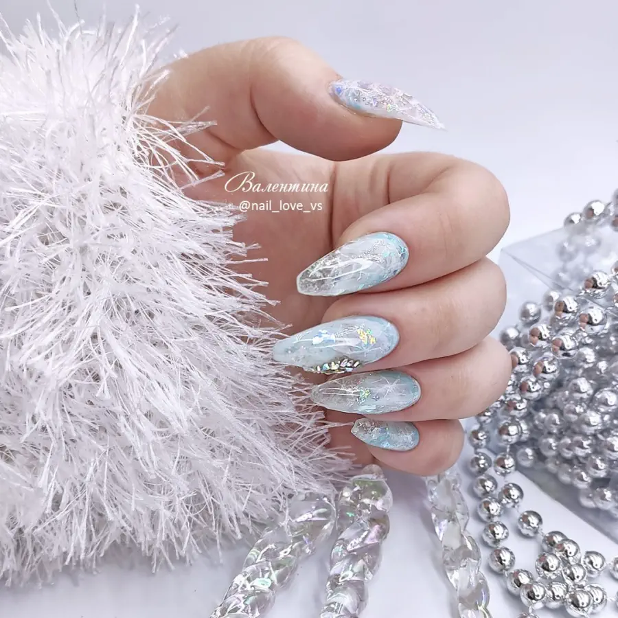 Обновите свою внешность с маникюром, вдохновленным ледяным хрусталем Маникюр в стиле ледяного хрусталя: освежите свой образ